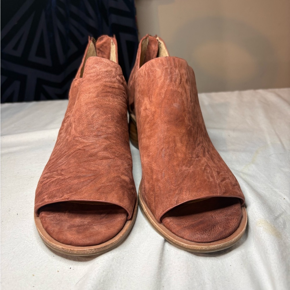 Women's Tan Open-Toe Leather Booties